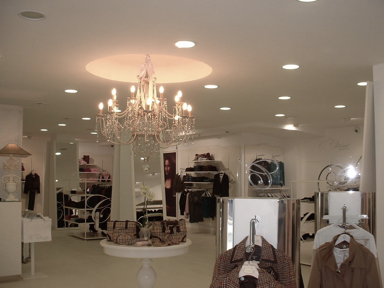 Decoracion de tiendas de ropa modernas