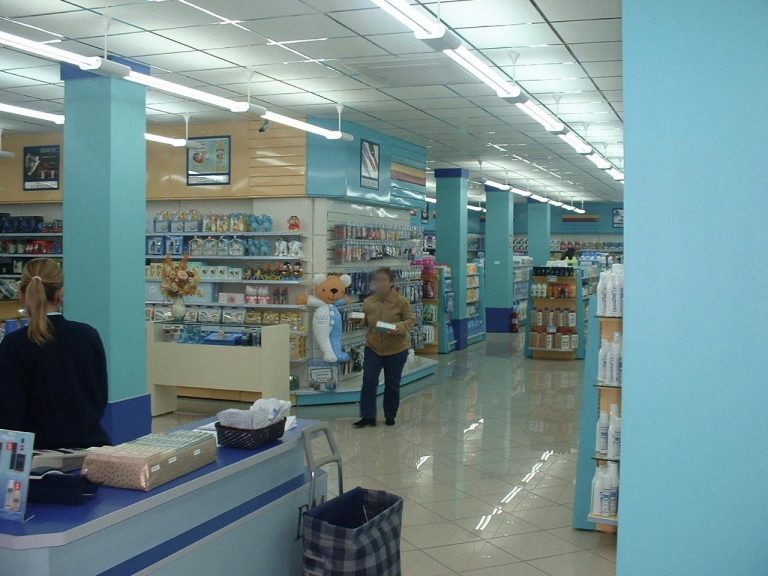 DAMAS CORDOBA Mobiliario para tiendas y comercios