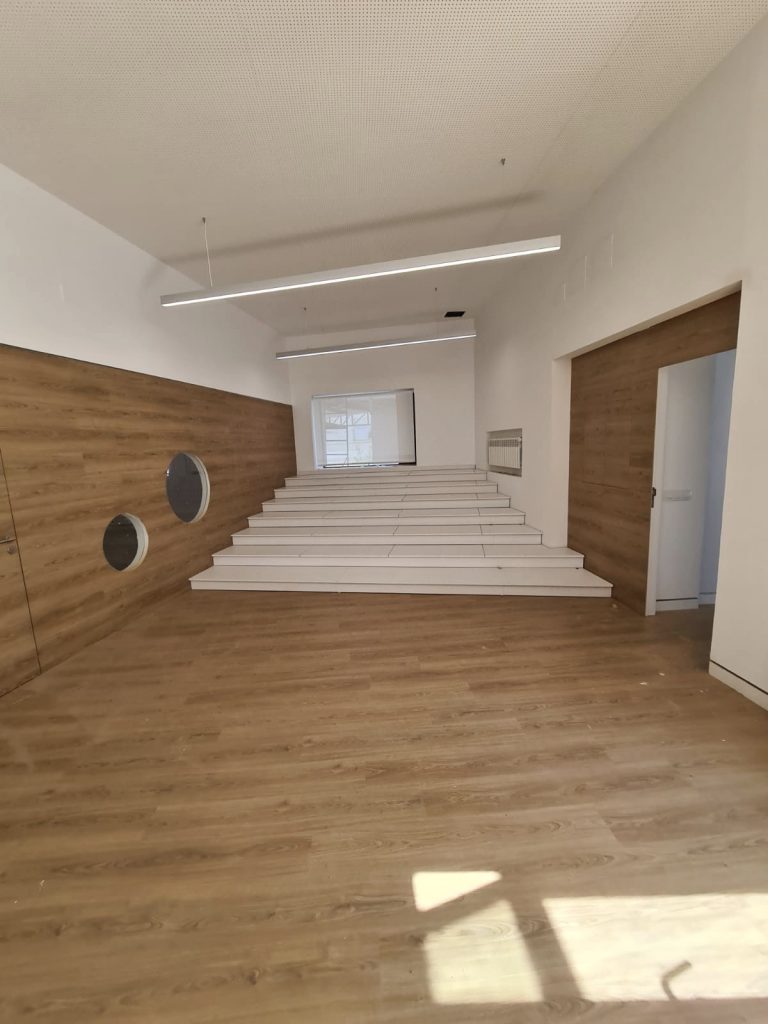 LAS ESCLAVAS MONTILLA (2) Mobiliario para tiendas y comercios