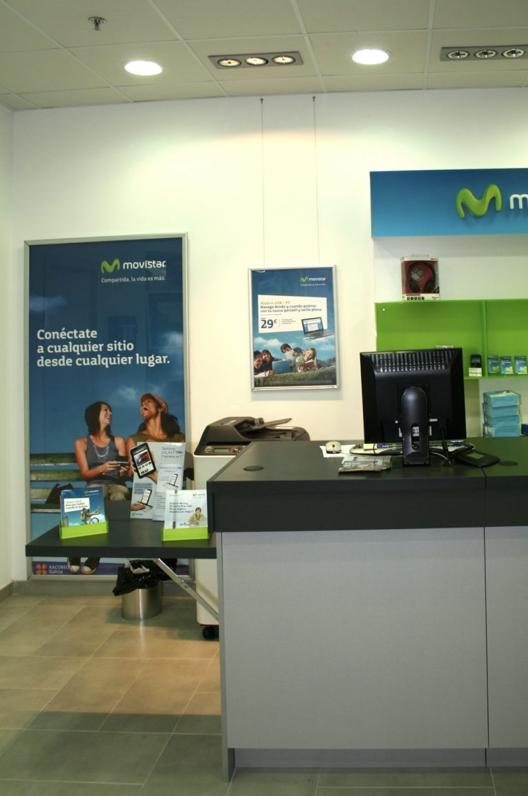 MOVISTYAR SEVILLA (1) Mobiliario para tiendas y comercios