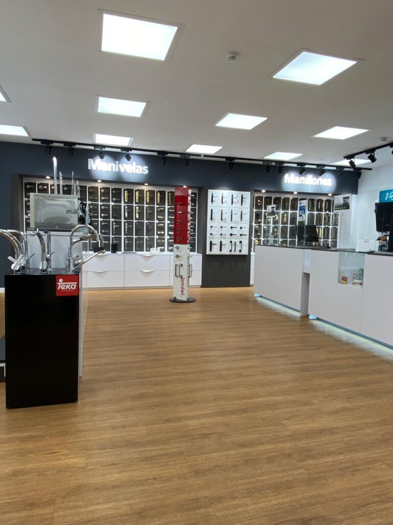 HERRAJES ANDALUCIA SEVILLA (5) Mobiliario para tiendas y comercios