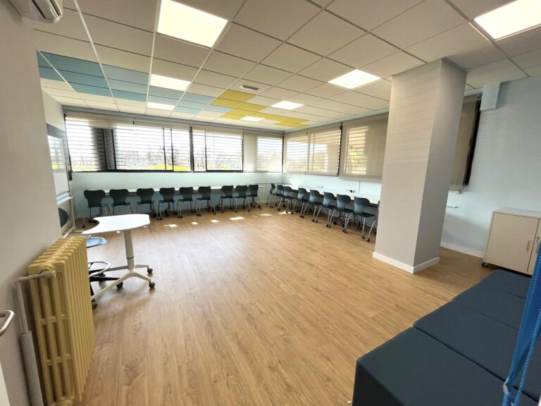 87c3506a-8fa7-4f2b-ae3a-c228ec8e0ca3 Equipamento y Mobiliario Escolar